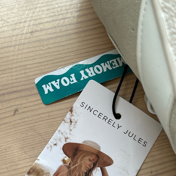 Sincerely Jules Comfort Women's Memory Foam Sneakers Beige White NEW Size 7.5 - Picture 6 of 14